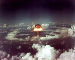 ddddddoppelganger:  Atomic bomb on Hiroshima,