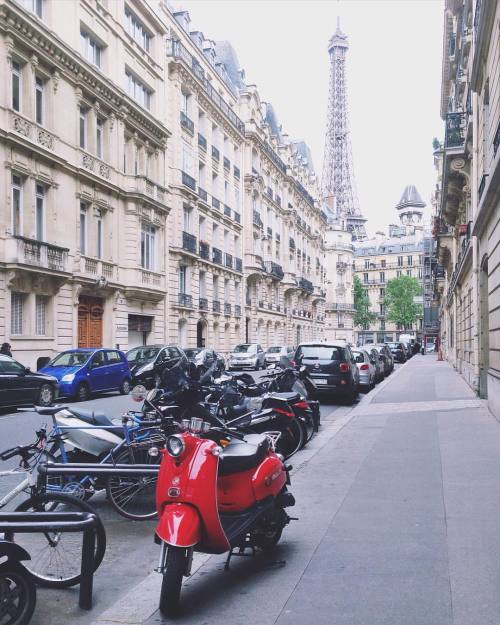 joyceinparis:This view on rue Edmond Valentin gets me every time Where’s your favourite view 