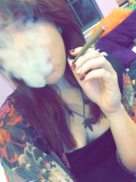 poison-highvy:  😘💨 rolled myself a fatty
