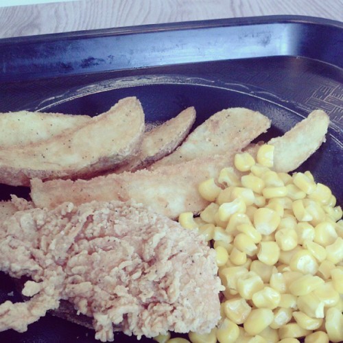 theprettylittlestoner:  mmmmhmmmm (; hungry