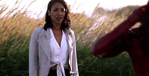 irisandtheflash: Iconic Westallen Moments: Barry comes home to Iris.