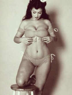 thenewbojay:  bby-butt:  eu-ph-or-ia:  In 1955 this was considered the perfect body. She is so beautiful, body like this please.  This is Aria Giovanni and she was born in 1977. This was not the average size of a woman in the 1950’s. You are a fucking