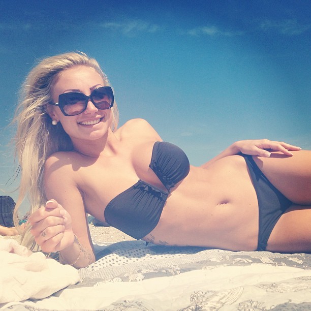 real-bikini-girls:  Blonde in black