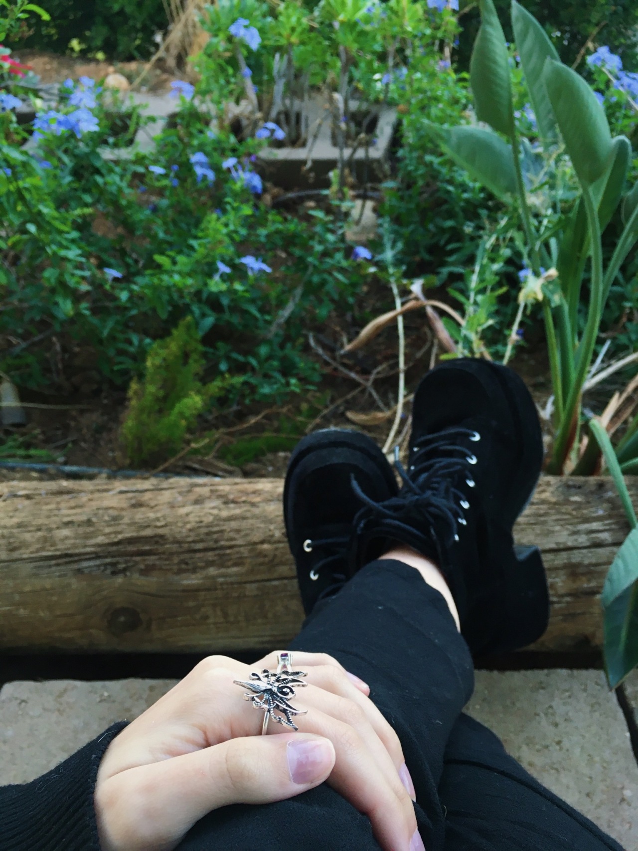 seidryewmystic:sitting at my fairy garden 🧚🏼🗡🌿