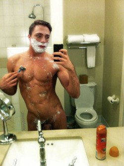 celebrity-dongs:  Colton Haynes’ bubble butt and a peek of the D