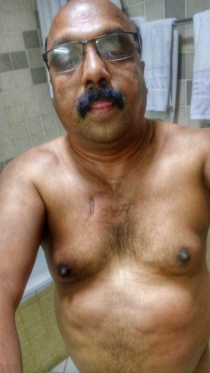 unclesonly: wildheart007:My kinda daddy ! #indianuncles #gayindian #hotdaddy #gayindiandaddies #love