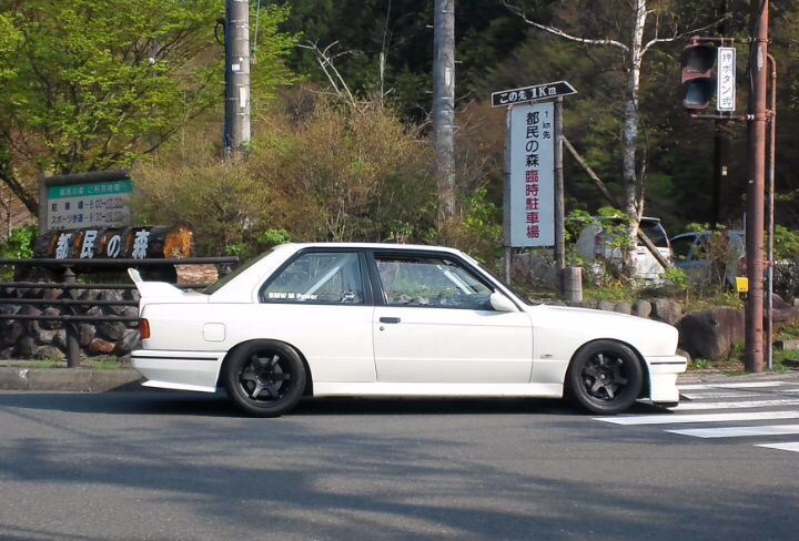 henderrr:  petit onion e30 m3 on 16x8 te37’s.