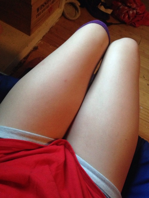tastefully-thin:want-2-be-skinny-pleasee:ojokush:Same weight. Different angle. Remember thinspo pics