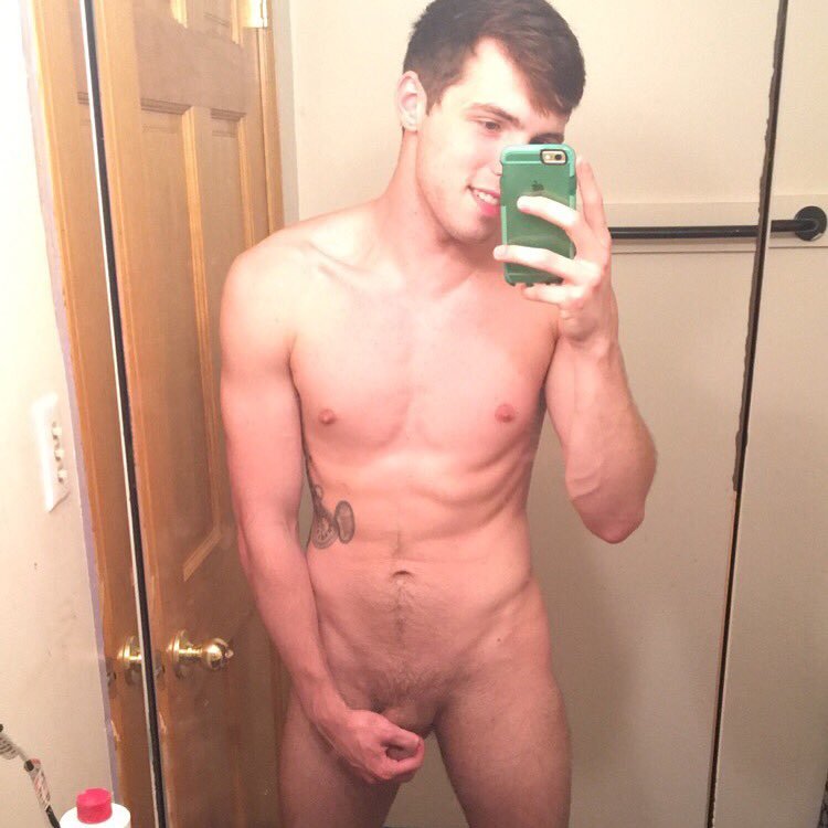 alanpalmsprings:  sprinkledpeen: This cute horny fucker  🌴If you like what you