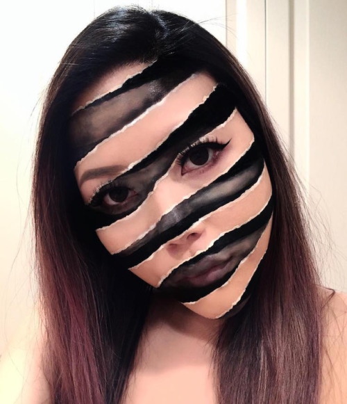 mymodernmet: Makeup Artist Paints an Incredible 3D Snake Slithering Across Her Lips