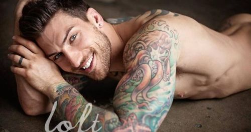 dominicanblackboy:  Sexy gorgeous hot tatted muscle ass Adam Von Rochfelder naked while the picture moves! 