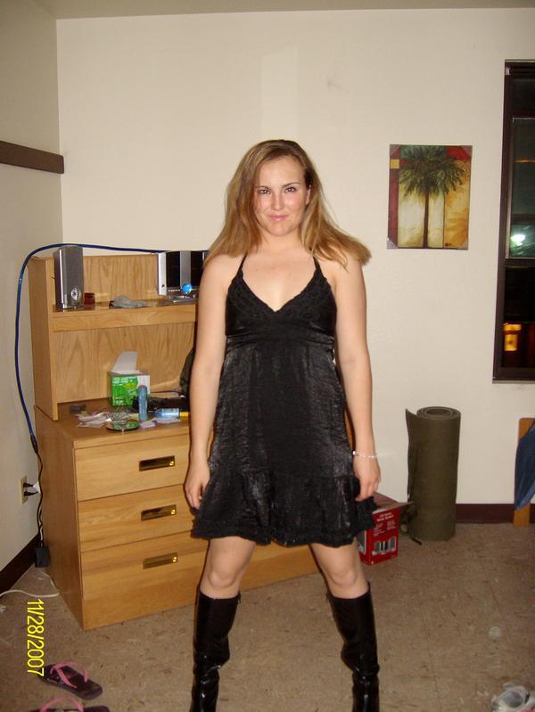 mymarinemind:    This is just a hint at the super sexy military women at www.mymarinemind.com