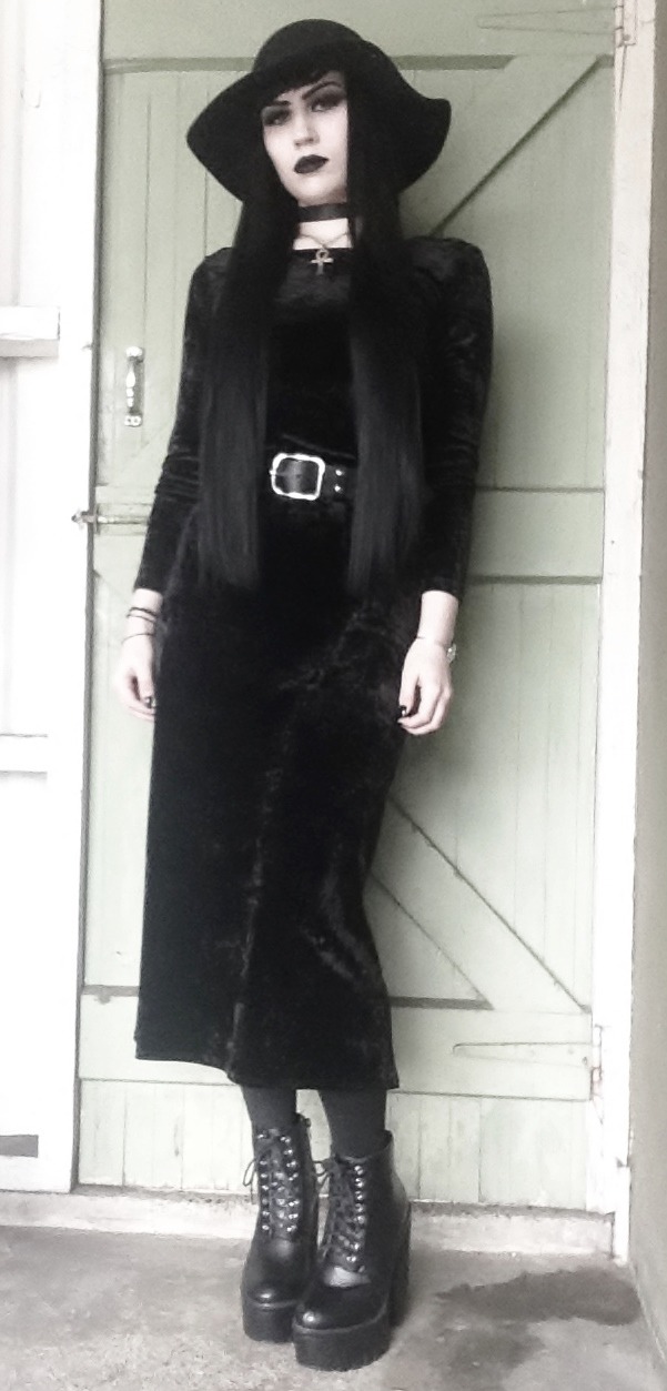 battybizarre:  The thrift gods have been generous to me lately. I found this lovely