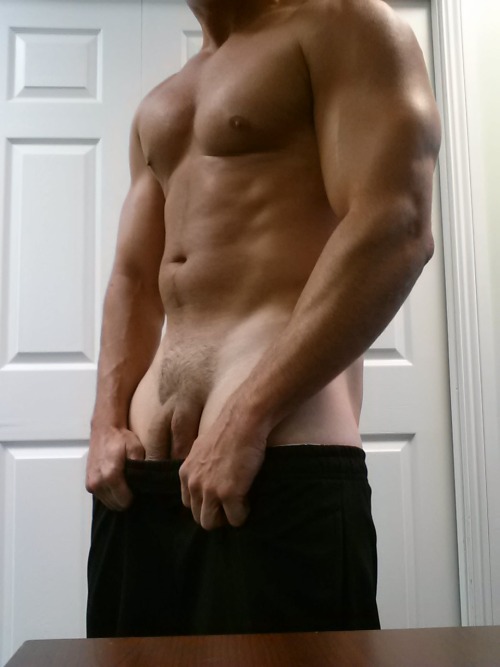 alovelysub:  sturner07:  Photo quality it terrible  My friend over at stuner07.  That photo is in fine quality, my friend.  I think a lot of people would agree.   Check out his blog :)