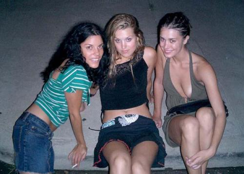 More nip slips and pussy slips pics at http://pussyslip.tumblr.com/
