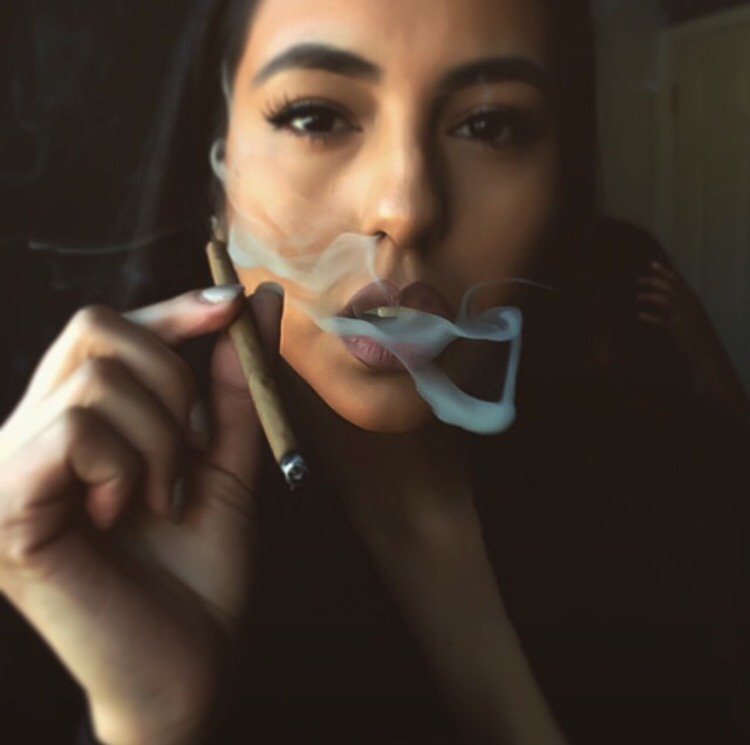 bombshellssonly:  @paolameza_