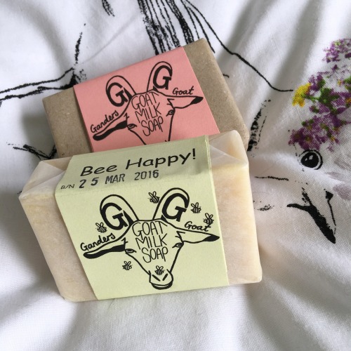 uchubee: The packaging is so pretty, its a shame to open it  (ig; izzybee.x)