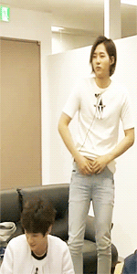 greyjoyofpyke:  what typically happens in the dorm: cnu strips down 
