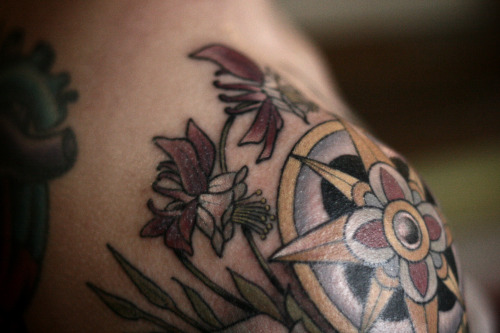 kirstenmakestattoos:  Pretty compass rose shouldercap for Kirsten (who has been making my hair look fabulous for years, even the awkward growing-out phase) with a floral wreath. Sego lily, columbine, wild rose.  