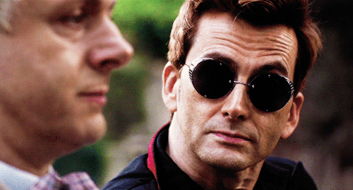 hubblegleeflower:pearwaldorf:#the fact that tennant compensates for the sunglasses by pining with hi