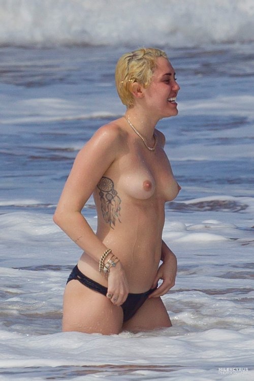 toplessbeachcelebs:Miley CyrusÂ swimming porn pictures