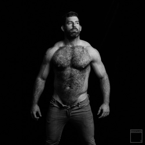 ilovebearsposts:                                 http://www.mascularstudio.com/http://ilovebearsposts.tumblr.com/archive