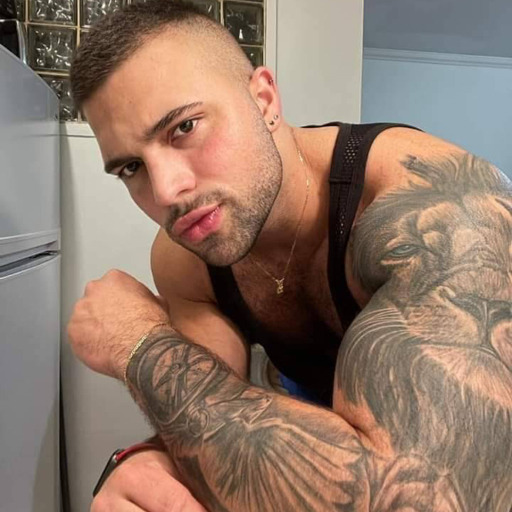 baddisgood:08cjvvmani:Bicep proud👍🔥 Masc alpha shit 