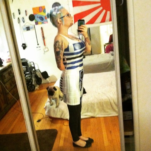 Testing out my #R2D2 dress from @audrajean1 she’s an amazing woman that dresses me well #starw