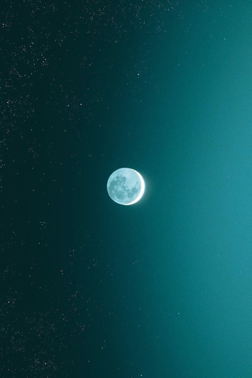 Porn photo lsleofskye:  a moon the glow with the stars |