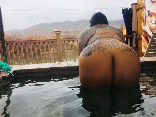 kinkybbygirl1: We had some beautiful fun at the hot springs and I had to show of my thick vixen! @se