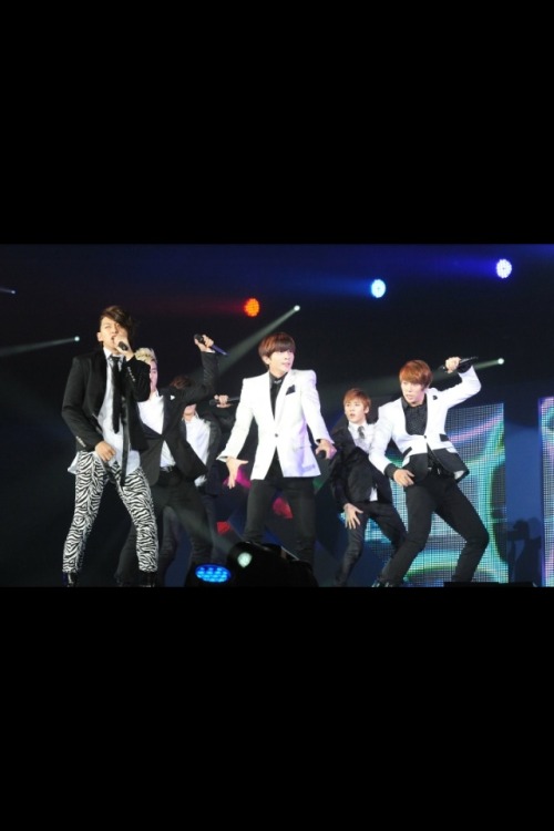 Ukiss in stage always make me happy 