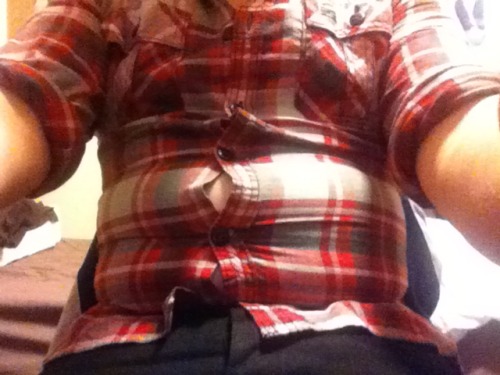 munchlaxgainer:  I wore this shirt out less than a month ago. Now I can barely button it up! The right encouragement and I’ll be busting out of it 