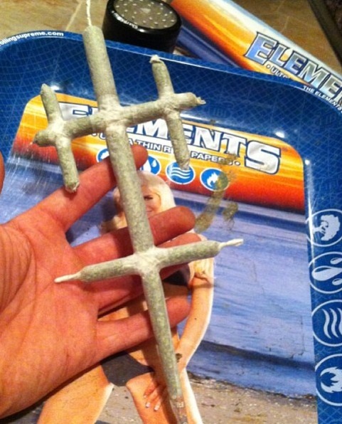 bluntrollerandsmoker:  Quadruple cross joint top notch 