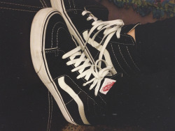 abstract-space:  eyeing these sk8-hi’s