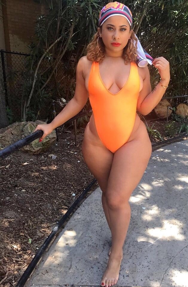 pleasing2theeye:  Ciera always eye catchin’ 🔥💖😍