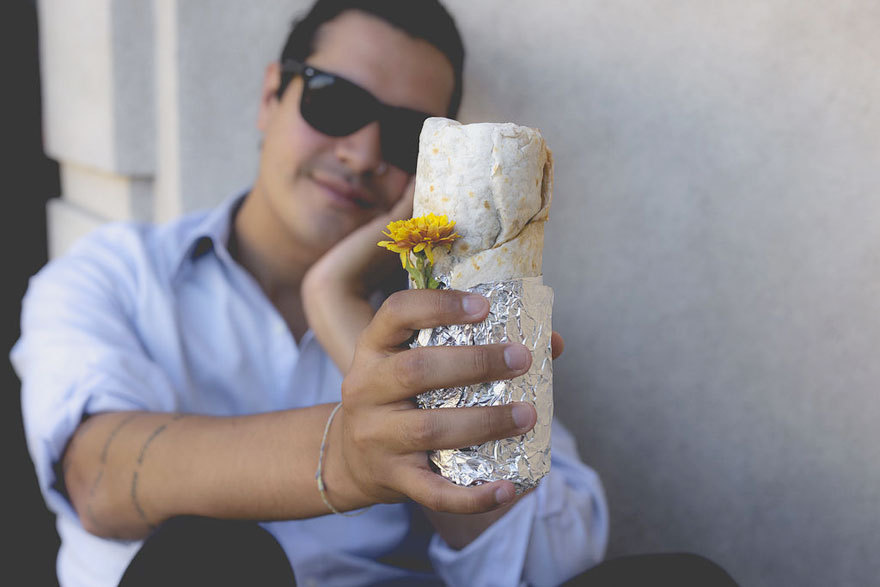 idiotsonfb:    This Guy Took Engagement Photos With A Burrito     Love is love