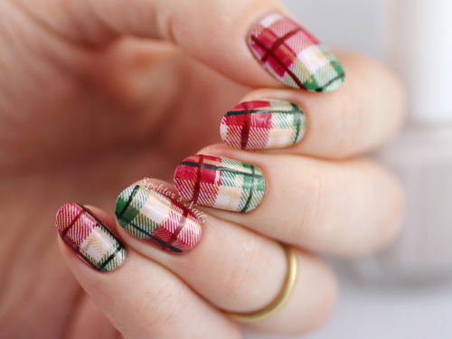 Christmas Plaid feat. Essie - Urban Jungle