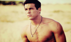 boycaps:  Mario Casas in “Tres Metros Sobre