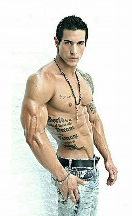 jocks-bros-n-hipsters:  musclemex:  Alan Valdez      (via TumbleOn)