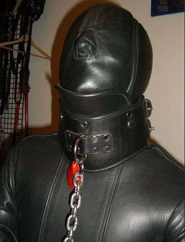 strappedown: heavyrestraints: strappedown:  Listen up…I know that pecker gag is held pretty snug in 