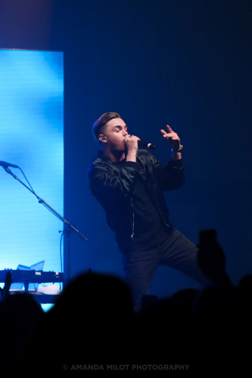amandamilotphotography: Jesse McCartney performing at RWU www.instagram.com/amandamilotphoto