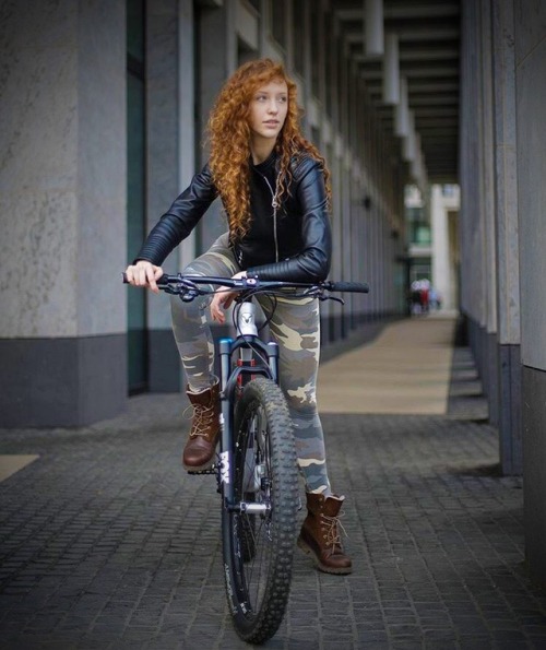 Camo Bike Babe instagram.com/kudryashksu