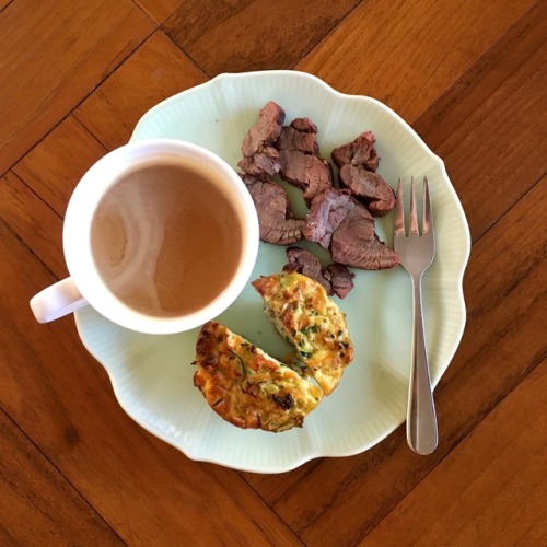 Coffee, kangaroo steak + zucchini egg muffin