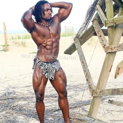 daddygadget68:  💪BIG MOVES ON THE ISLAND MAN'🌴  Mmmm yes