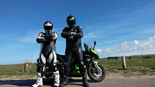 friskygearbiker: Caught a Good day - and me putting my boi @andyleather in place too Was amazing ev