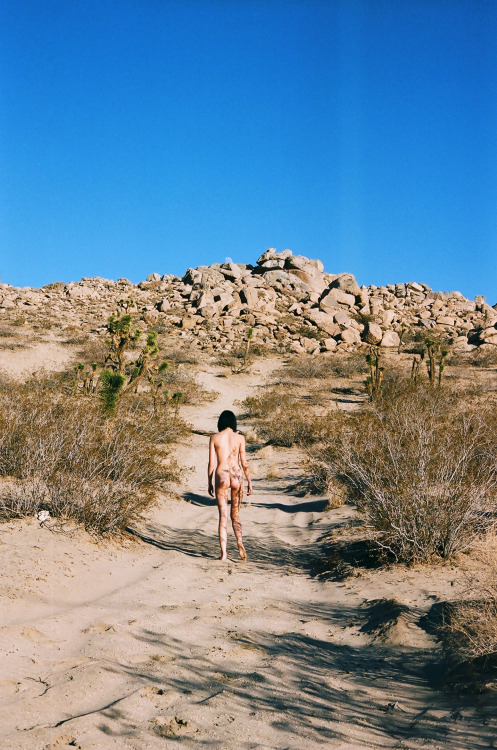 http://nudehkng.tumblr.com/post/84337813481