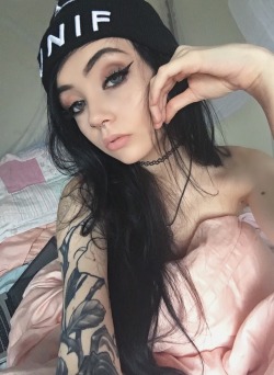 horrorcutie:  Sleepiest girl in the world in her natural habitat 