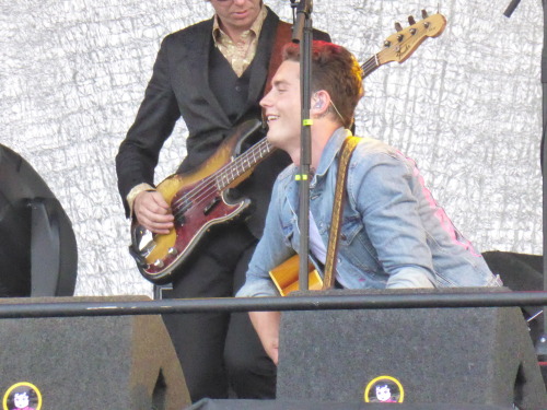 tharryn:My collection of awkward Douwe Bob from Pinkpop yesterday~~~ 