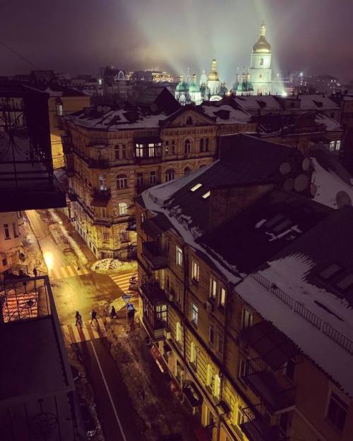 #kiev #kyiv #ukraine #cathedral #stsophia https://www.instagram.com/p/BsF7xhoBwEI/?igshid=4ry82nowk6