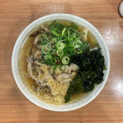 鶏皮焼そば 蕎麦に鶏皮って珍しい 出汁も美味いし鶏皮の香ばしさもまたいい #蕎麦 #sobaviolence #板宿 (山陽そば板宿店) https://www.instagram.com/p/Cek